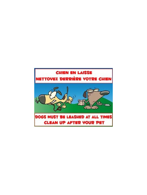 Chiens en laisse nettoyer derrière lui